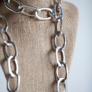 E04 Chain