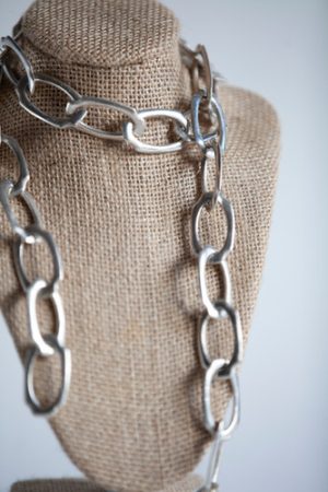 E04 Chain