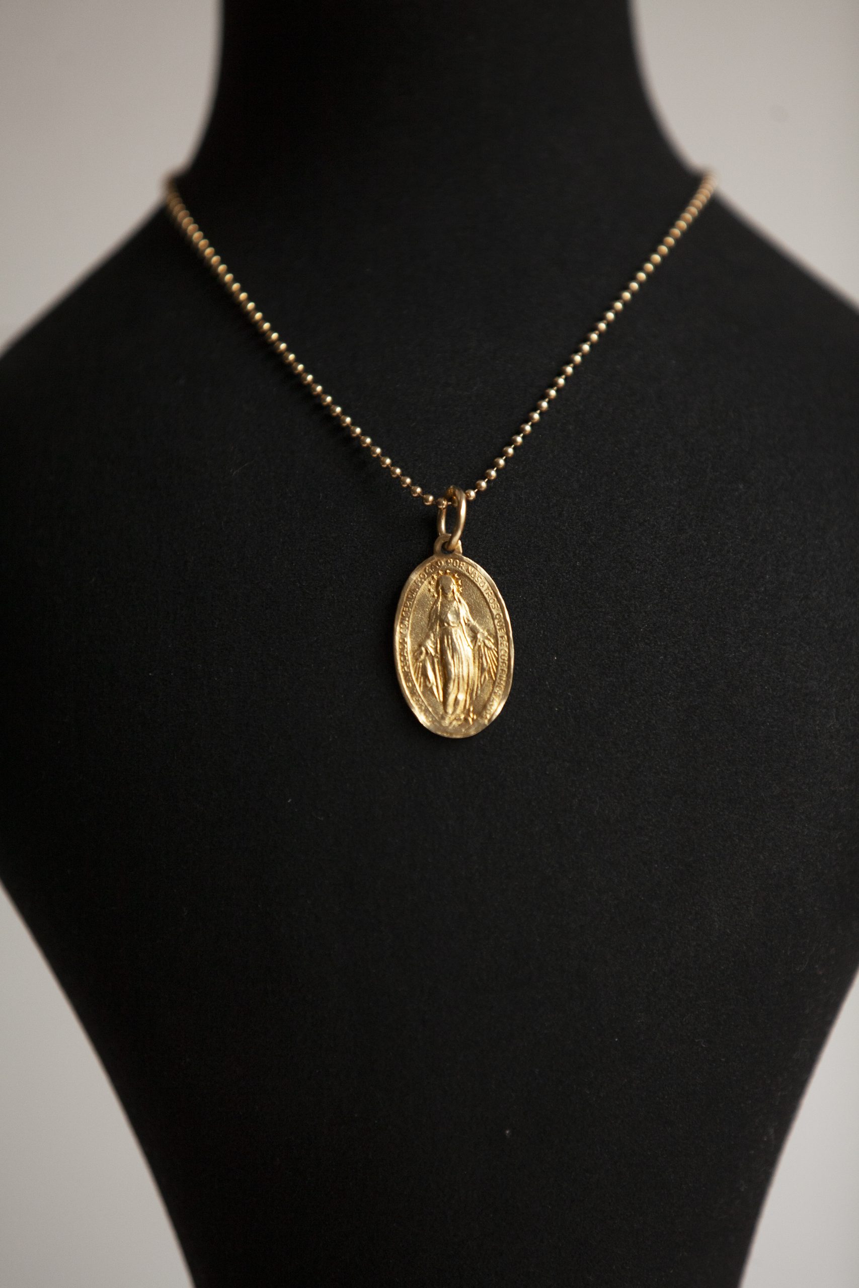 VM I Gold – Colección Holy Rokkus – ROKKUS