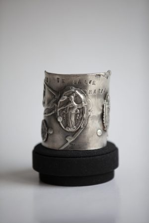 Holy Cuff - brazalete con diseño espiritual