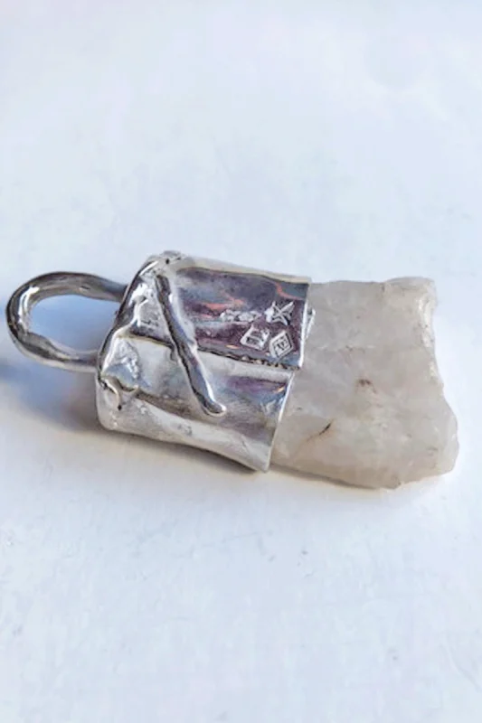 Monster Talisman de Cuarzo blanco – Colección Talismanes – ROKKUS (foto 3)